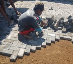 Cara Pasang Paving Blok Yang Benar +Video | BikinRumah.co.id