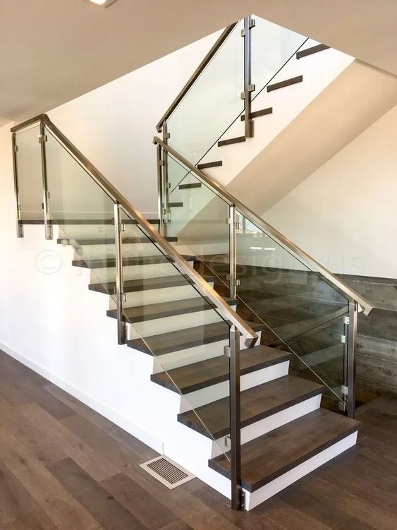 desain railing tangga minimalis kaca