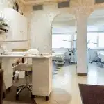 desain interior klinik kecantikan