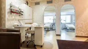 desain interior klinik kecantikan